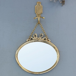 Brass ribbon chain mirror
