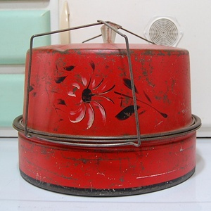vintage cake carrier