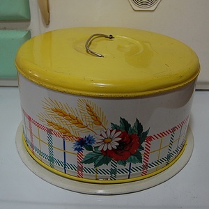 vintage cake box