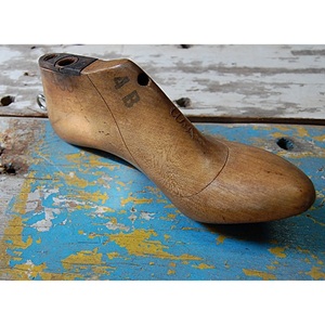 Vintage Wooden Shoe Mold -450 4B-