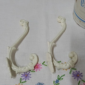 Iron hook-antique Ivory