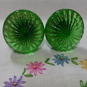 Glass knob-daisy green