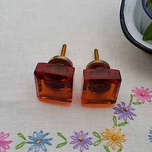 Crystal knob-cube amber