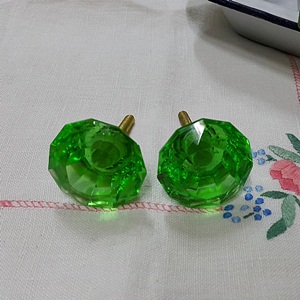 Crystal knob-diamond green