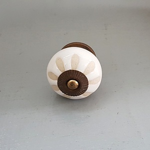 Cream Ceramic Etched Knob (Floral)