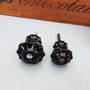 Glass Fluted Knobs (Black)