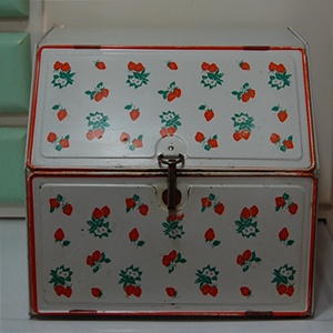 vintage strawberry bread box