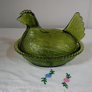 vintage hen basket(green)