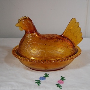 vintage hen  basket(brown)