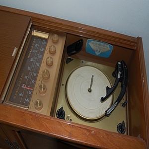 Vintage  Magnavox radiophonograph (현금세일상품)